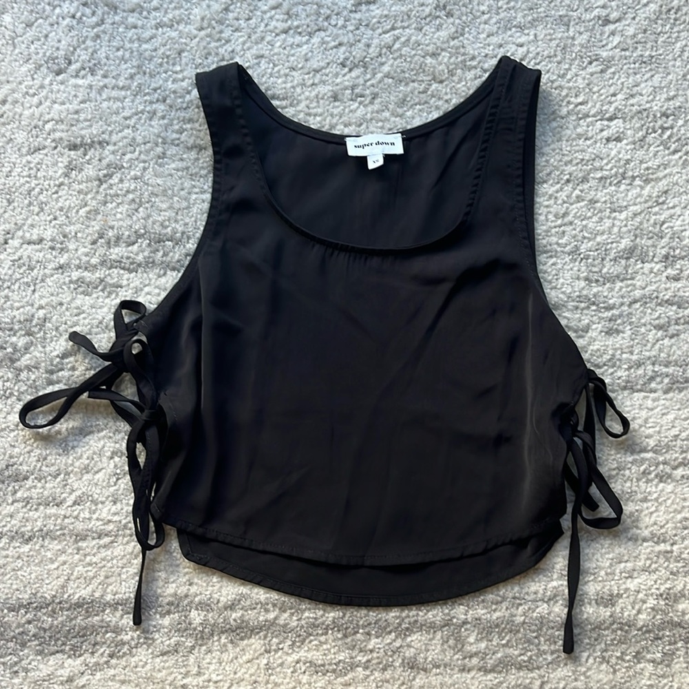 Superdown Side Tie Crop Top